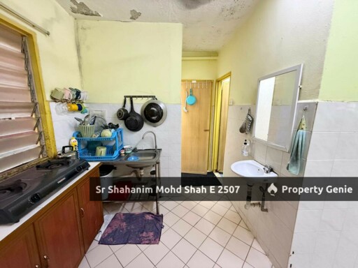 Flat PKNS Block 2 Seksyen 7, 40000 Shah Alam, Selangor