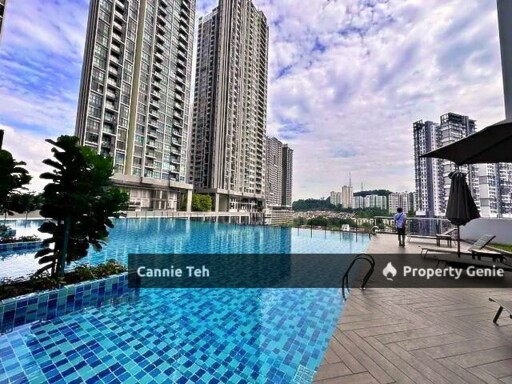 Platinum Arena @ 893sf Below Value 27%!