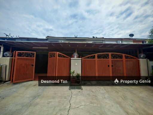 2 Storey Garden Avenue Seremban 2, Seremban (Semi Furnished with Kitchen Only)