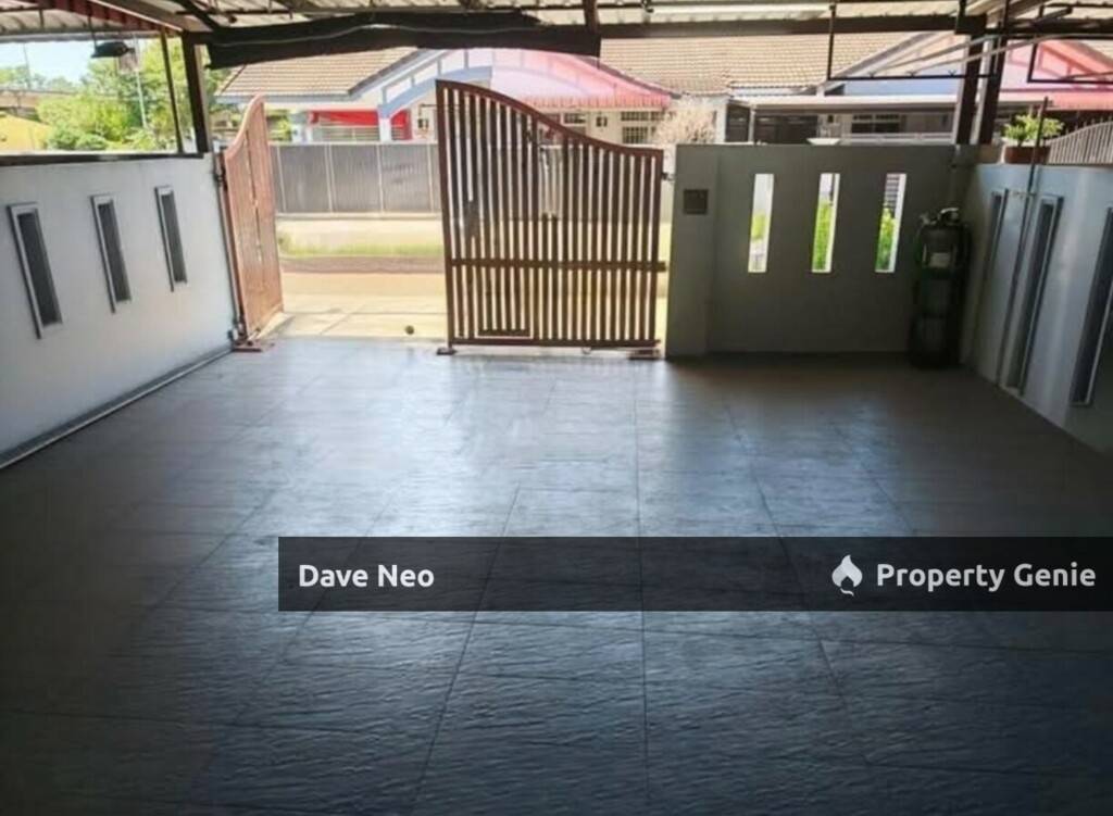 Jalan Indah 1 @ Bukit Indah | 1-Storey House | 3Beds 2Baths | Partial Furnished