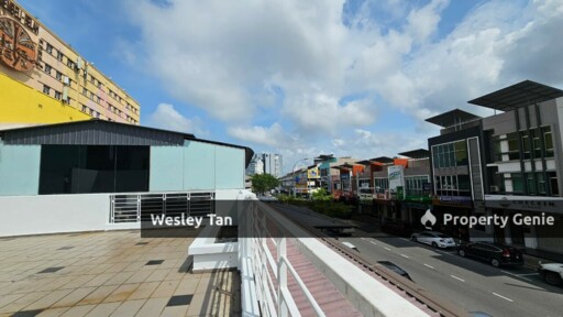 Melaka Raya 1.5 Storey Commercial Corner Shop with Rooftop Balcony Surrounded by 5 Banks