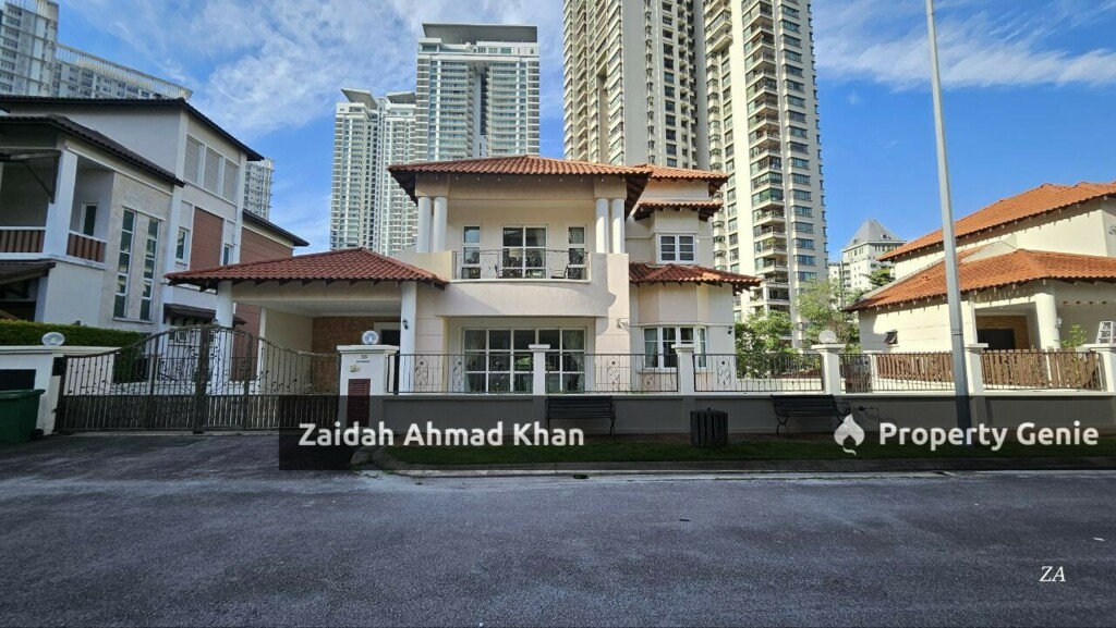 PEAK RESIDENCE, CHANGKAT DUTA MONT KIARA Three storey Bungalow Fully Furnished Freehold Non Bumi Lot Individual title