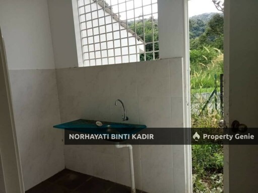 TERES SETINGKAT BARU KG DARAT SEKOLAH