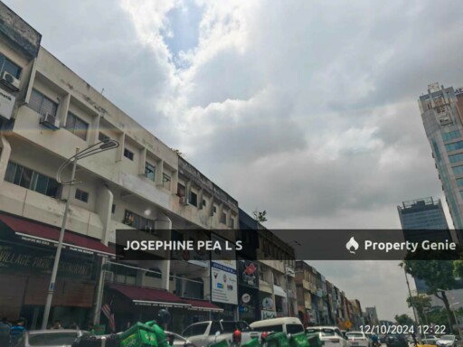Damansara Uptown 3.5 storey Shoplot For Sale