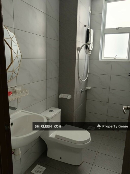 Room Renting with Private Bathroom at SKS Habitat @ Larkin JB