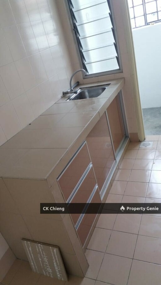 Randa Apartment, Freehold Non Bumi, 850sqft 3 Rooms, Kota Kemuning