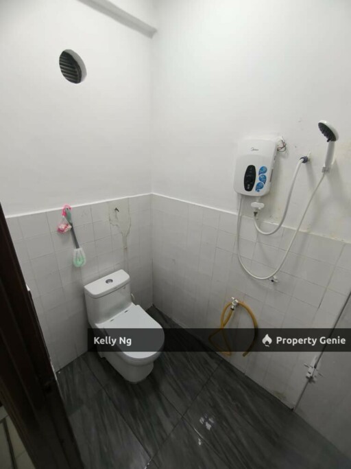 2 Sty Renovated House At Taman Klang Indah For Rent