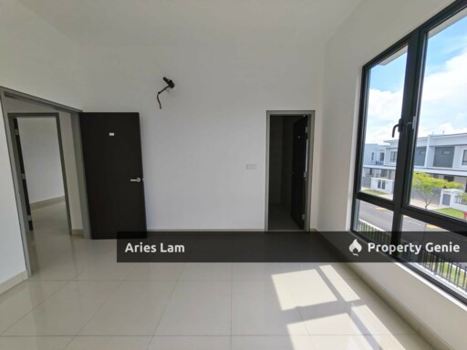 Glenmarie @ Mount Austin / Double Storey Corner Lot Cluster House /Subsale Brand New