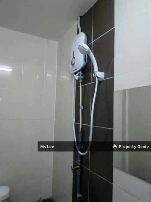Room 203 RM 650 @ 2 Storey Shop Hotel,Chow Kit -near LRT/HKL/IJN -Ready 3/8
