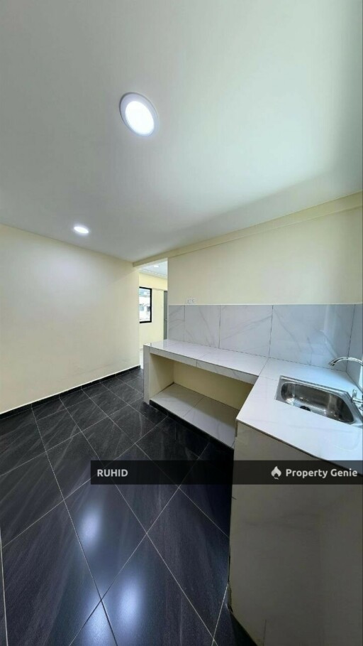 Level 1 Renovated Flat Geharu Taman Rinting Masai | 3 Bedrooms 2 Bathrooms | Freehold