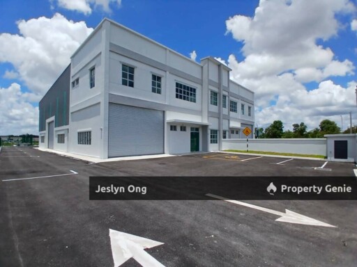 1.5 storey Semi Detached Factory @ Senai Idaman for Rent (Brand new)