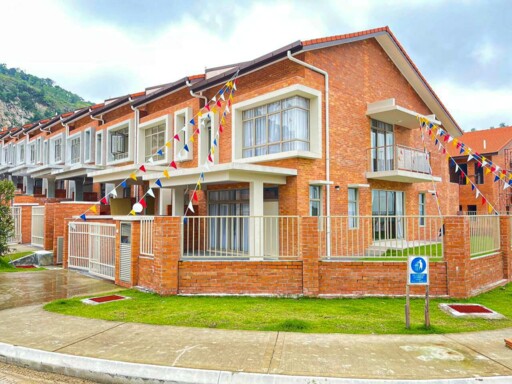 Lotus, Goodview Heights
