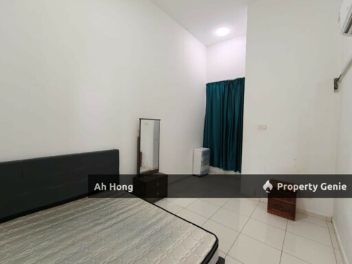 Nusa Sentral / Double Storey / 4bedroom / Partially Furnished