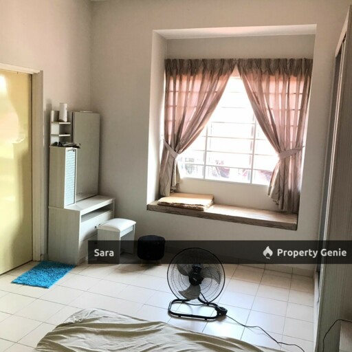 Double Storey Seri Margosa, Botani