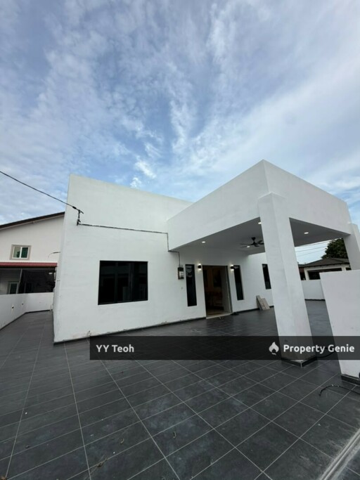 CORNER Ujong Pasir Single Storey Bungalow