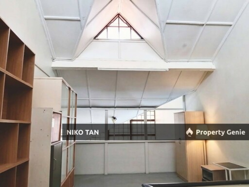 [RENOVATED]1.5Stry Jalan Molek 2/2x Taman Molek For Sale