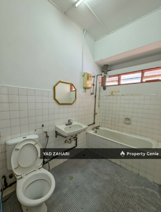Seksyen 4, Shah Alam | 2-Storey Terrace 4 Bedrooms | RM690K - Prime Location and Facing Open