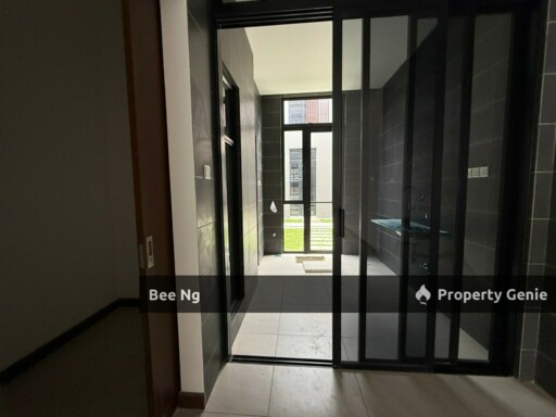 Aurora Sentral Resort Villas / Iskandar Puteri / End Lot / 2 Storey Terrace 24x75 / Brand New