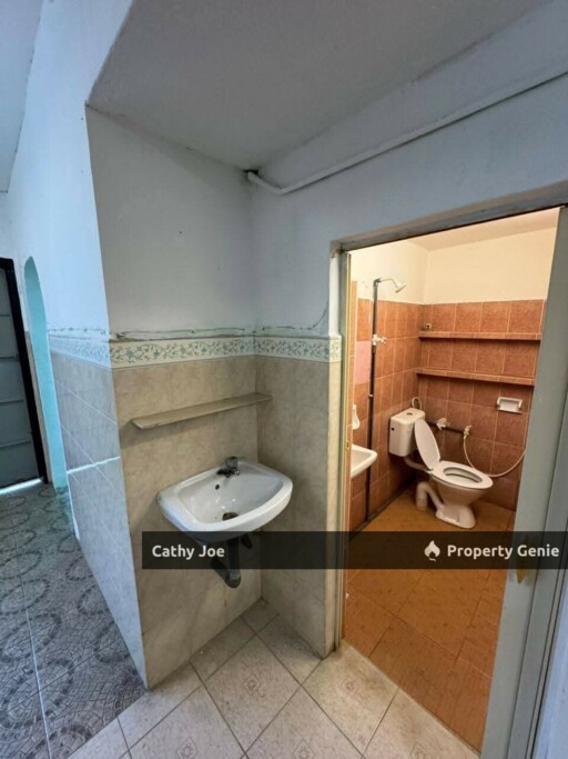 SINGLE STOREY TERRACE AT JALAN KUALA KANGSAR, IPOH - 5 MINUTES AWAY FROM IPOH CITY