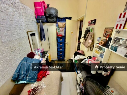 END LOT 3 Storey Terrace De Puncak Ukay, Taman Ukay Perdana, Ampang Selangor .