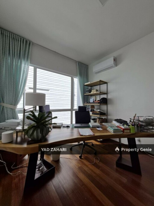 Lakefront Villa, Cyberjaya | 3-Storey Bungalow 3+1 Bedrooms | RM1.8M - Well Maintained, Bright and Airy Unit
