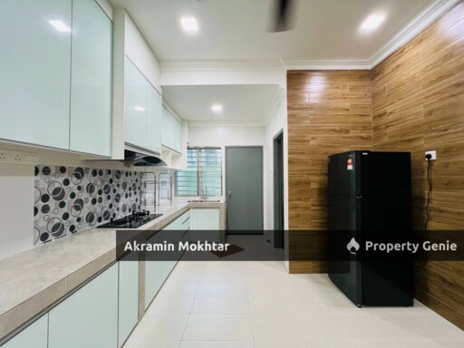 IFRERHOLD, CORNER UNIT & FULLY FIRNISHED | 3 Storey Terrace Taman Universiti, Bangi