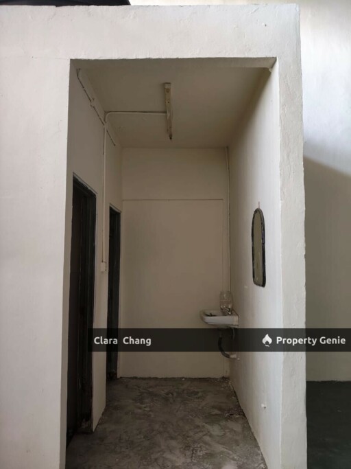 Taman Johor Jaya 1.5 Storey Factory