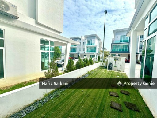 Three Storey Semi D Clover Garden Residence Cyberjaya