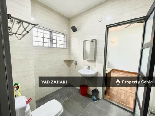 Seksyen 9, Shah Alam | 2-Storey Semi-D 5+1 Rooms | RM1.55M - Renovated, Extended Kitchen & Well Maintained
