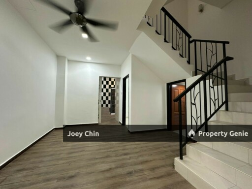 End Lot Renovated Terrace @ LA Garden Austin 18x65  4R3B  Freehold