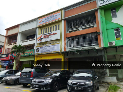 Taman Perindustrian Axis, Seksyen 25, Shah Alam Facing KESAS Highway