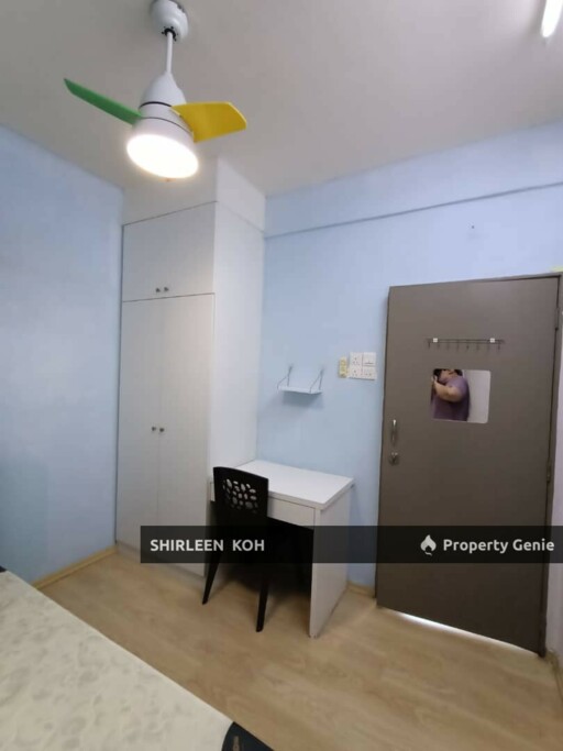 Larkin heights Female room for rent