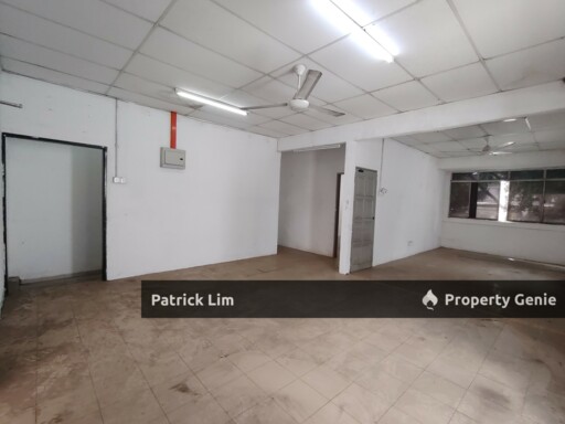Ayer Keroh Main Road (1St Floor) End Lot For Rent