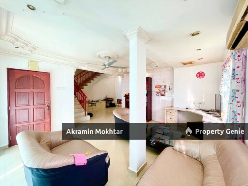 Freehold, Corner Lot & Fully Renovated | Double Storey Jalan Semarak Bandar Utama Batang Kali