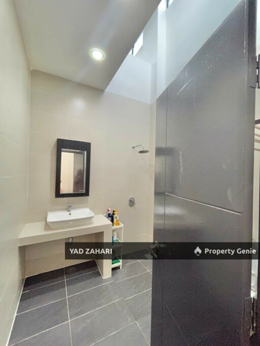 Semi-furnished Double Storey Zero Lot Bungalow Next to the Natural Lake, Perdana Heights