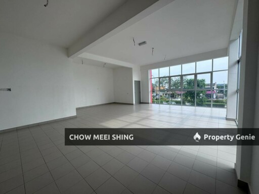 Endlot Bandar Uda Utama Shop Facing main road