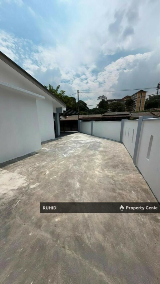 Corner Lot Single Storey House, Taman Sri Pulai – Freehold, 2,000 Sqft