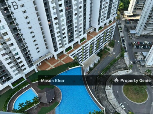 THE STONE CONDOMINIUM 1000sf HIGH FLOOR PAYA TERUBONG
