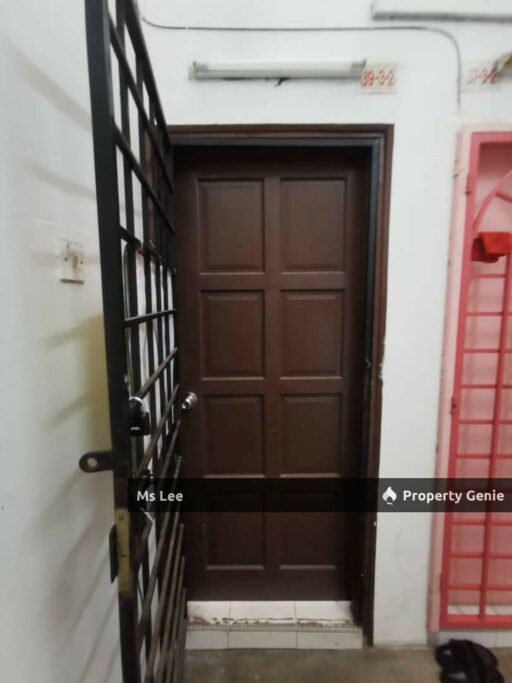 3rd Floor Shop Apartment @ Taman Sri Kuching, KL-Ready 30/9