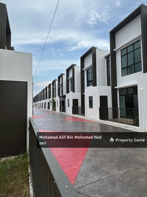 Corner Lot La Casa untuk Di Jual | Freehold | Below MV🔥