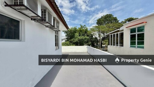 Facing Open Corner Lot Renovated Double Storey Taman Putra Prima, Puchong.