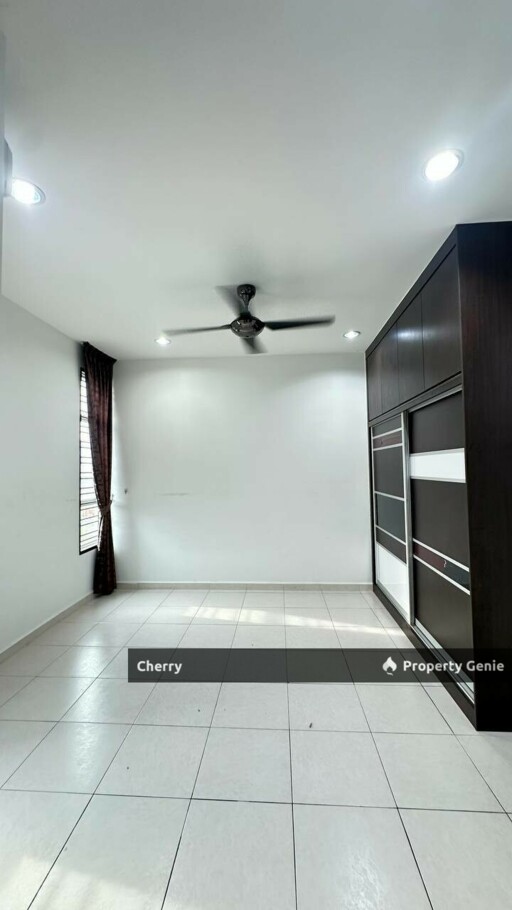 For Sale📌Suriamas Suites Apartment Block C, Jalan Serantau, Taman Dato Onn Asking RM400K 📌Service Apartment 📌Intermediate Lot 📌Leasehold Non Bumi  📌3 Bedrooms 📌2 Bathrooms 📌1066 Sqft 📌