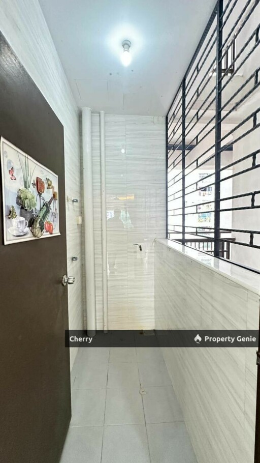 For Sale📌Suriamas Suites Apartment Block C, Jalan Serantau, Taman Dato Onn Asking RM400K 📌Service Apartment 📌Intermediate Lot 📌Leasehold Non Bumi  📌3 Bedrooms 📌2 Bathrooms 📌1066 Sqft 📌