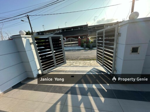 Taman Perling Jalan Camar 8