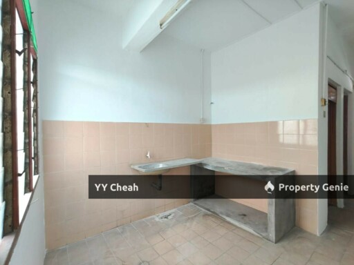 Lahat / Pengkalan Ipoh Two Storey Shoplot For Sale, Facing Main Road, Good Condition, Repaint