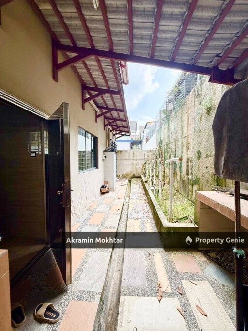 Freehold & Fully Renovated | 3 Storey Semi-D Taman Saujana Suria Kajang