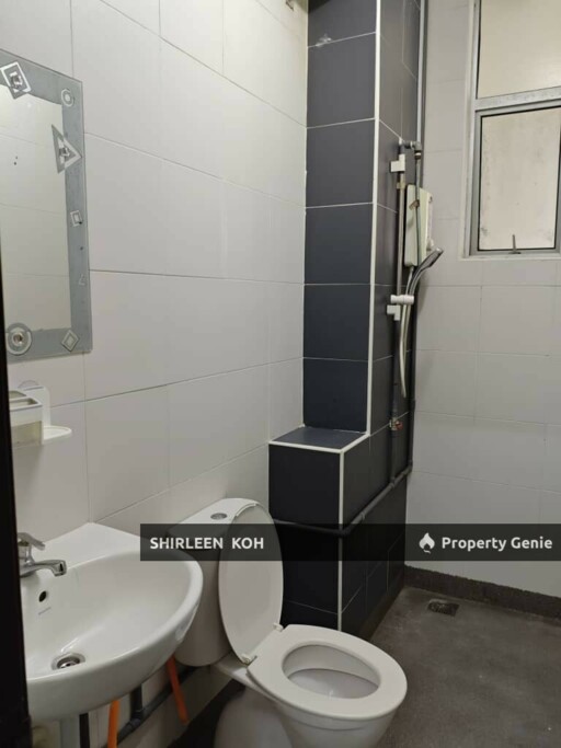 Male Room for Rent at Suriamas Suites Condominium @ Larkin JB Town