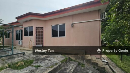 Single Storey SemiD Ayer Keroh Fully Extended 5rooms Extra Garden Area