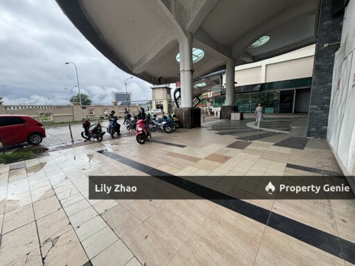 ANCHOR TENANT SHOWROOM Shop Lot for Rent, 4,133 sf, Road Frontage, High Exposure, Main Entrance One Borneo HyperMall, Kota Kinabalu