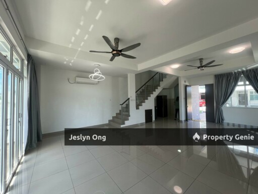 3 storey Villa at D' Lagoon @ Seri Austin for Rent